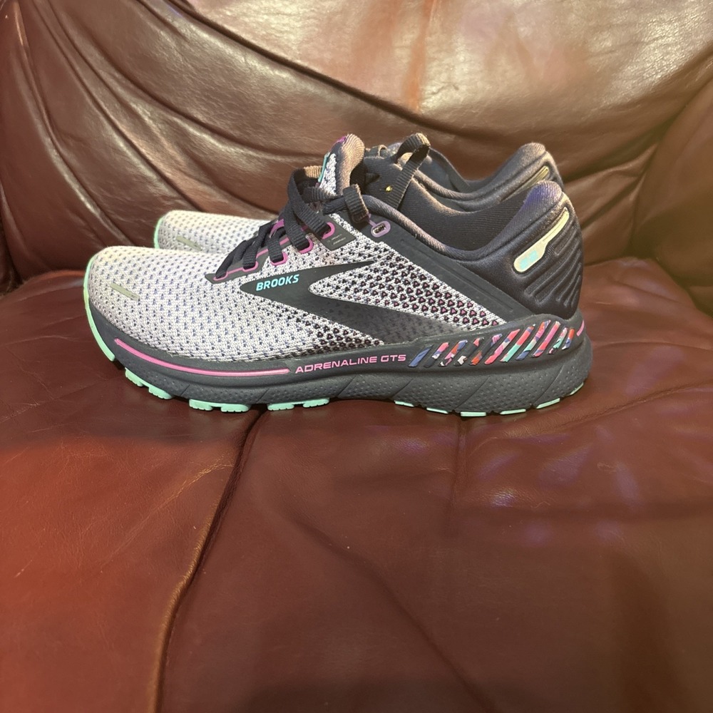 Brooks Adrenaline GTS 22 Shoes Womens 7 Purple Running Sneakers 1203531B57